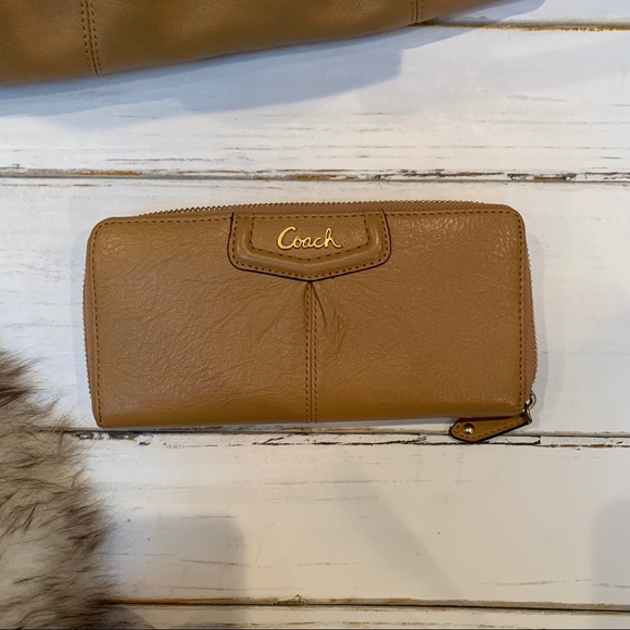 Leather Coach Purse and Matching Leather Wallet - Picture 3 of 16